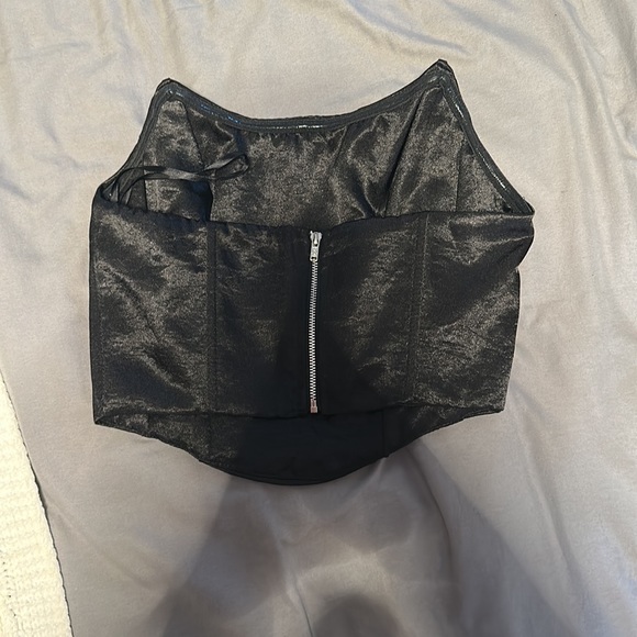 Cute corset sz xs from shein still in good condition doesn’t fit anymore - Picture 2 of 4
